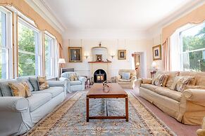 Charming 7-bed Estate House Near Gleneagles