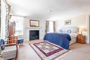 Charming 7-bed Estate House Near Gleneagles
