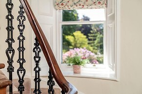Charming 7-bed Estate House Near Gleneagles