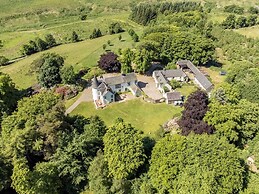 Charming 7-bed Estate House Near Gleneagles