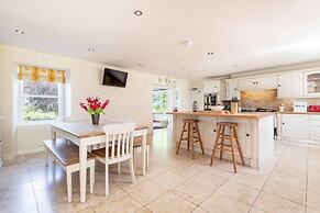 Charming 7-bed Estate House Near Gleneagles