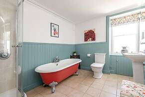 Charming 7-bed Estate House Near Gleneagles