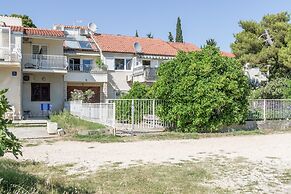 Beachfront Apartment With Balcony and Parking