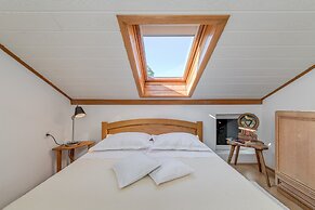 Beachfront Apartment With Balcony and Parking