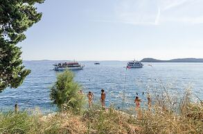 Beachfront Apartment With Balcony and Parking