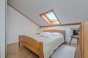 Beachfront Apartment With Balcony and Parking