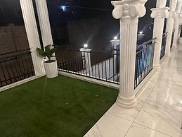 After 5 Apartment 2, 3 Spacious En-suite Bedrooms