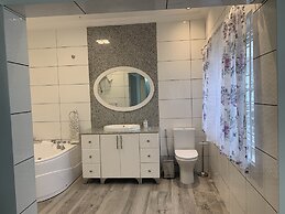 After 5 Apartment 3, 2 Spacious En-suite Bedrooms