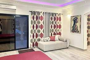2 Bed Apartment Sleeps 4 - Jacuzzi, Parking, Wifi
