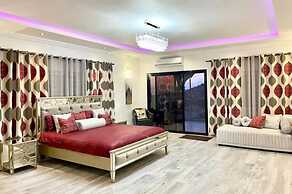 2 Bed Apartment Sleeps 4 - Jacuzzi, Parking, Wifi