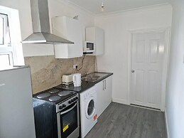 Captivating 2-bed Apartment in Ilford