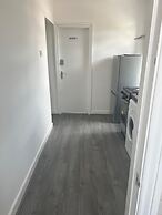 Captivating 2-bed Apartment in Ilford