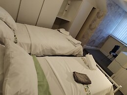 Comfortable 4-bed House in Hucknall, Nottingham