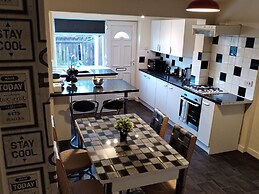 Comfortable 4-bed House in Hucknall, Nottingham