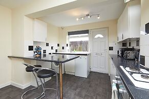Comfortable 4-bed House in Hucknall, Nottingham