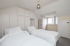 Comfortable 4-bed House in Hucknall, Nottingham