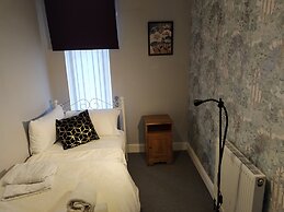 Comfortable 4-bed House in Hucknall, Nottingham