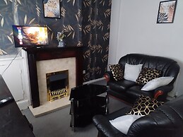 Comfortable 4-bed House in Hucknall, Nottingham