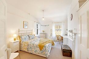 Spacious Family Home in Deal