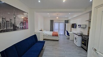 Impeccable 1-bed Apartment in Ilford