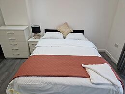 Impeccable 1-bed Apartment in Ilford