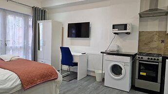 Impeccable 1-bed Apartment in Ilford