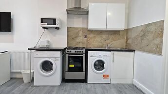 Impeccable 1-bed Apartment in Ilford