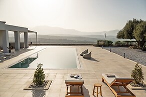 Luxurious 6- Bed Private Villa in Heraklion Crete