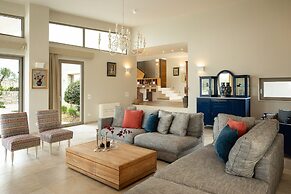Luxurious Retreat Villa in Heraklion Crete