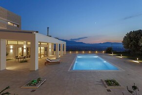 Luxurious Retreat Villa in Heraklion Crete