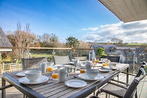 Vantage Point, Hillfield Village