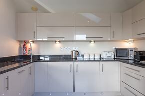 Vantage Point, Hillfield Village