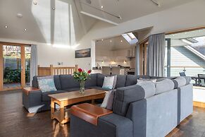 Vantage Point, Hillfield Village