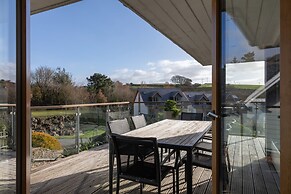 Vantage Point, Hillfield Village