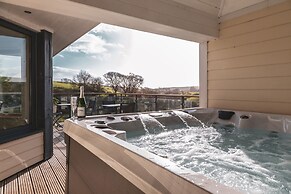 Vantage Point, Hillfield Village