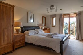 Vantage Point, Hillfield Village