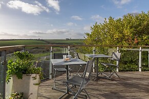 Vantage Point, Hillfield Village