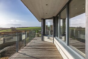 Vantage Point, Hillfield Village