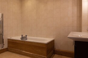 Vantage Point, Hillfield Village