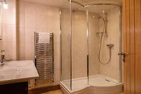 Vantage Point, Hillfield Village