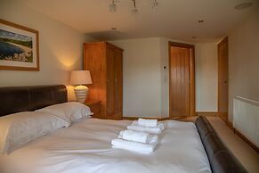 Vantage Point, Hillfield Village