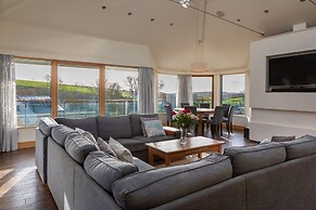 Vantage Point, Hillfield Village