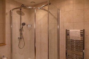 Vantage Point, Hillfield Village