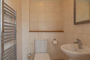 Vantage Point, Hillfield Village