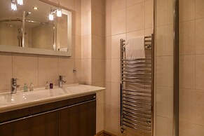 Vantage Point, Hillfield Village