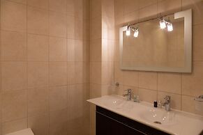 Vantage Point, Hillfield Village