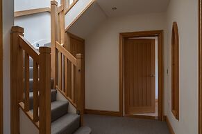 Vantage Point, Hillfield Village