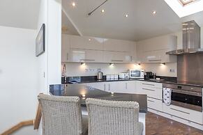 Vantage Point, Hillfield Village