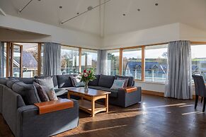 Vantage Point, Hillfield Village