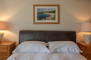 Vantage Point, Hillfield Village